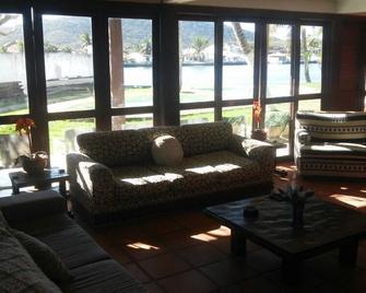 Pousada Lá em Casa - Cabo Frío - Sala de estar
