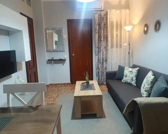 Luna-Guest Rooms - Alcalá de Guadaíra - Sala de estar