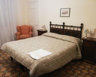 Albergo Bernini - Siena - Bedroom