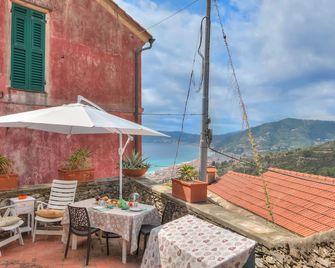 La Stalletta Relax - with private parking - Happy Rentals - Alassio - Balkon