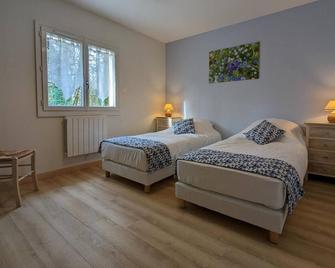 Gîte Familial Rénové en Pleine Nature avec Jardin, Terrasse et Activités de Plein Air - FR-1-653-227 - Confolens - Chambre