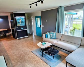 Luxury beach villa in paradise. - Treasure Cay - Living room