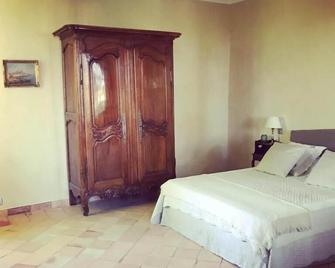 Chateau Des Salles - Draguignan - Schlafzimmer
