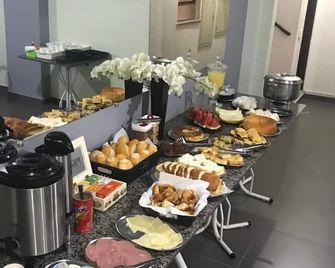 Hotel Caçula - Londrina - Buffé