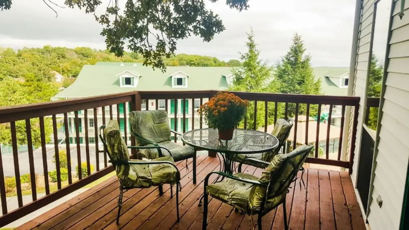 Presley's Penthouse 2BR Branson Resort Condo