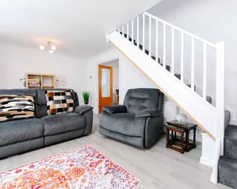 Ty Collective - Near Town Centre - Merthyr Tydfil - Living room