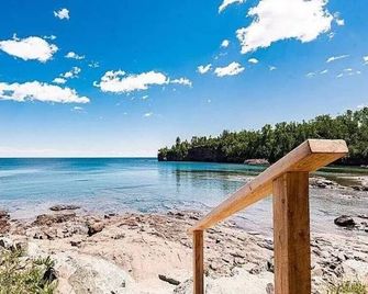 Come Experience The Panoramic Majesty & Serenity Of Lake Superior! - Two Harbors - Strand