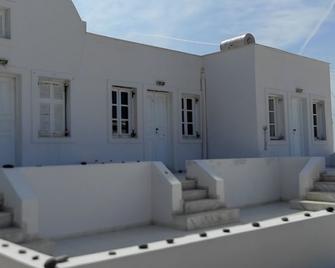 Abyssanto Villa - Oia - Building