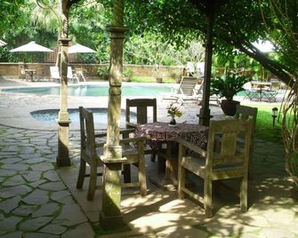 Hills Joglo Villa - Ungaran - Binnenhof