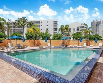 Skyline Paradise in Sunny Isles Beach - Sunny Isles Beach - Piscina