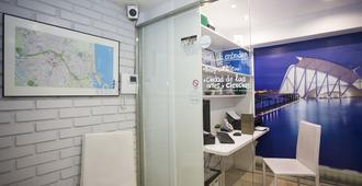 Palacios Rooms by SingularStays - Valencia - Front desk