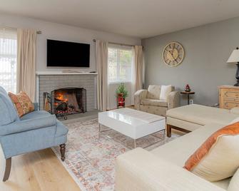 Refreshing Comfort Guest Suite - Novato - Wohnzimmer