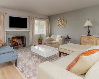 Refreshing Comfort Guest Suite - Novato - Вітальня