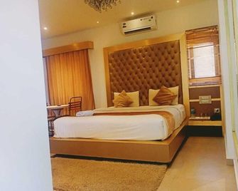 Imarat Hotel - Madikeri - Edificio