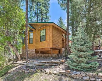 Show Low Cabin with Furnished Deck - Near Hikes - Show Low