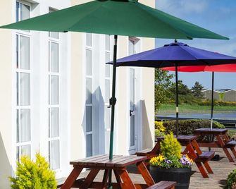 Park Inn by Radisson Shannon Airport - Shannon - Patio