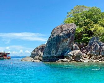 閣骨島奧法勞海灘渡假村 - 庫德島