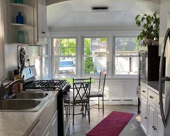 Views Of Great Egg Harbor Bay & Ocean City Fenced Yard Slps 10-3 Bedrms - Somers Point - Kitchen