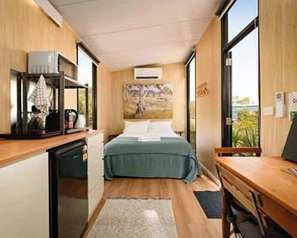 Bush Serenity by the Sea by Tiny Away - Bolwarra - Bedroom