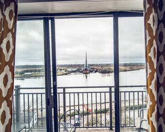 Water Street Retreat 14 - Wilmington - Balcony