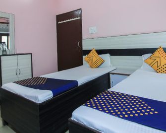Hotel O Yuvraj Guest House - Rudrapur - Bedroom