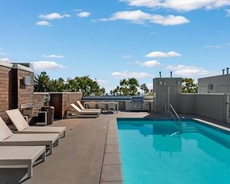 Carnelian Calm Stylish Beachside Escape With Rooftop Pool, Bbq & Ocean Views - Santa Monica - Pool