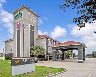 La Quinta Inn & Suites by Wyndham Fairfield TX - Fairfield - Building