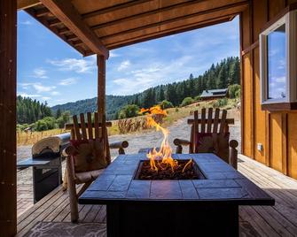 Beaver Hill Cabin near Plain by NW Comfy Cabins - Leavenworth - Patio
