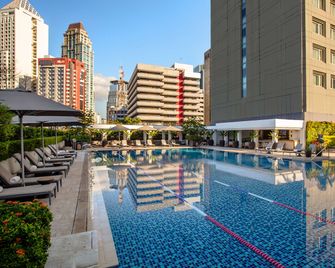 Makati Shangri-La, Manila - Makati - Piscina