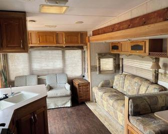 Cozy Caravan in lovely Troy Alabama with AC - Troy - Obývací pokoj