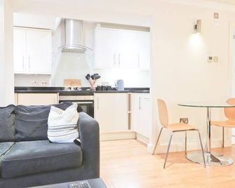 Clifton Studio - Bristol - Kitchen