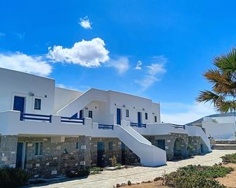 Apartment 'The Icarian Double Room' with Sea View, Wi-Fi and Air Conditioning - Parikia - Gebäude