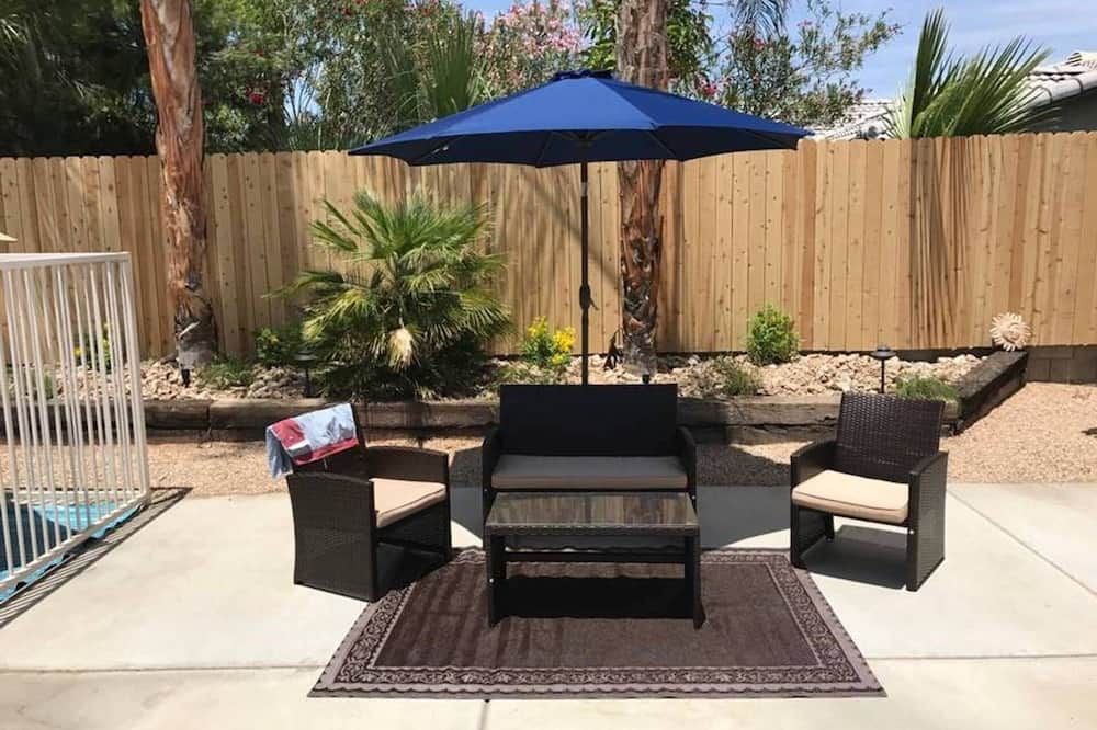 Brand New, Pristine Haven With Salt Water Pools - Palm Springs - Innenhof