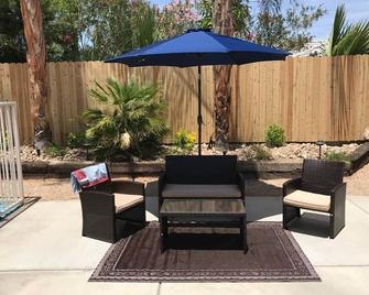 Brand New, Pristine Haven With Salt Water Pools - Palm Springs - Patio