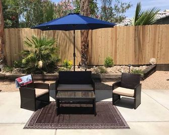 Brand New, Pristine Haven With Salt Water Pools - Palm Springs - Innenhof