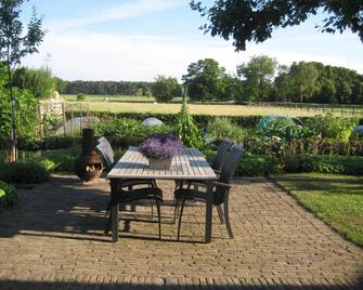 B&B Huize Bex - Overpelt - Патіо