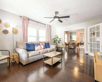 Quaint Indy Getaway in SoBro - Indianápolis - Sala de estar