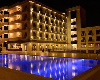 Bayramoglu Resort Hotel - Darica - Havuz