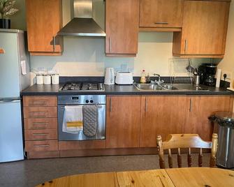 Entire 2bed Apartment Hatfield 5 Minutes From The Station - Hatfield - Kitchen