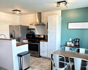 Cozy & Renovated 1/1 apartment, walk to downtown! - Spearfish - Kitchen