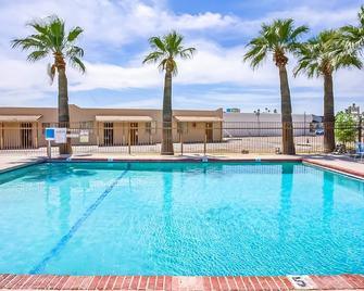 OYO Hotel Yuma Az - I-8 Us-95 - יומה - בריכה