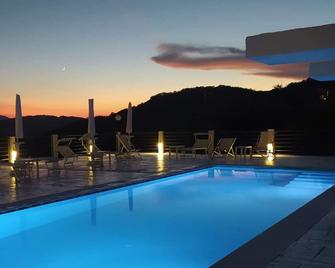Tenuta Vallina - Golfo di Policastro - Tortorella - Pool