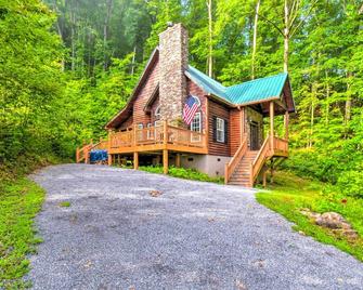 3 Mi to Museums Smoky Mountains Cabin with Deck - Hayesville - Edificio