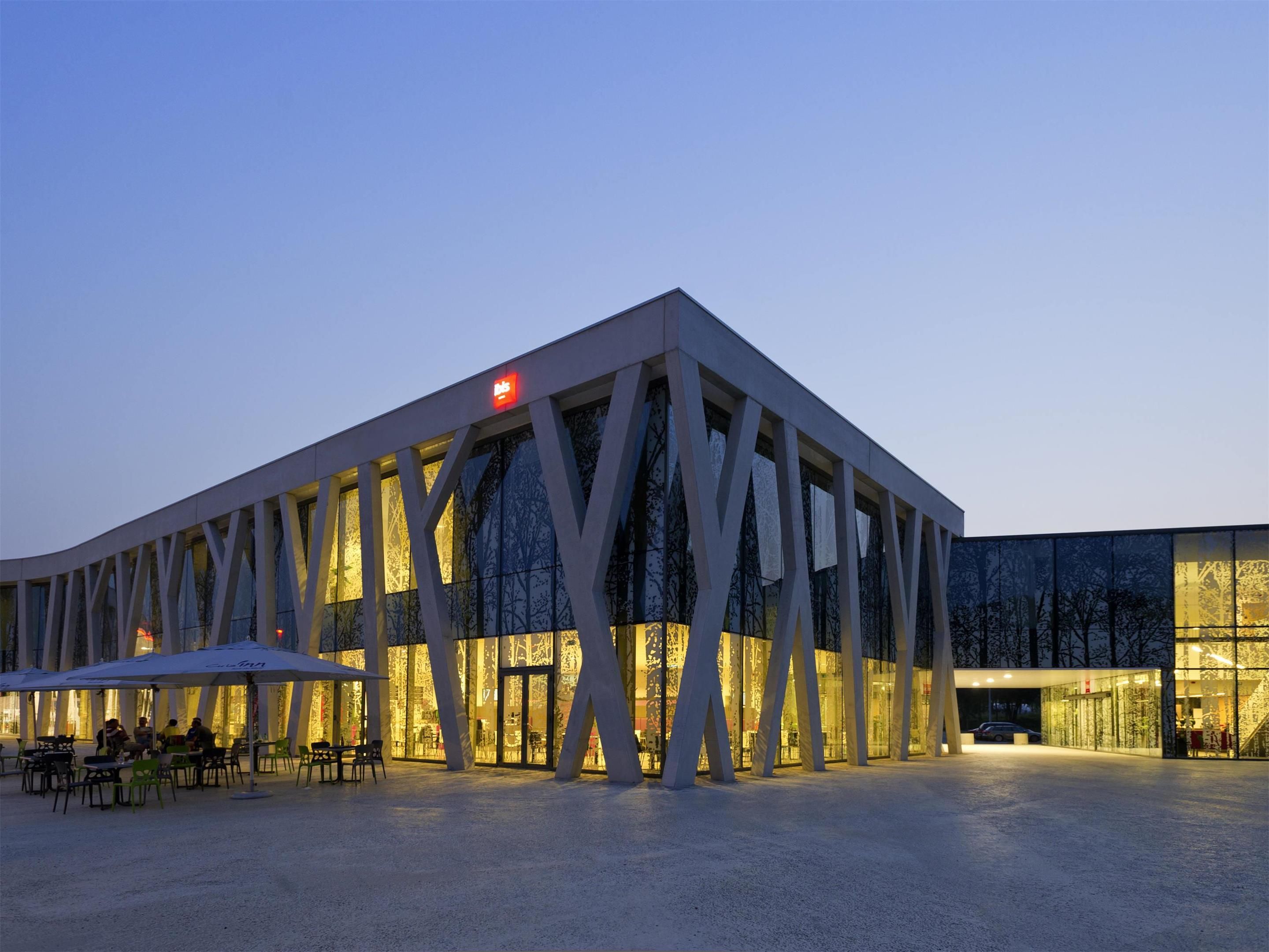 إيبيس لوفين هيفيرلي