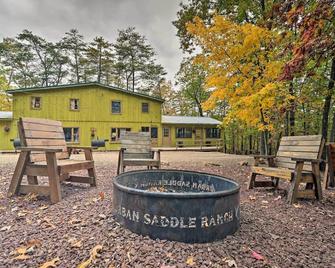 Bill Pickett Apt on 50-Acre Ranch - 1 Mi to Lake - Huntingdon