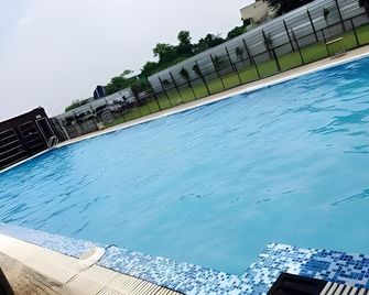Hotel O The Moonshine Hotel - Jhajjar - Pool