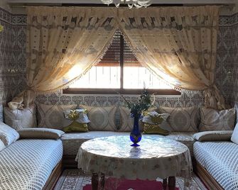 Apartment Of Peace And Tranquility With A Large Terrace - Temara - Living room