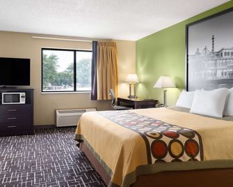 Super 8 by Wyndham Dyersville - Dyersville - Habitación