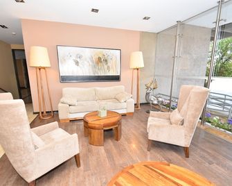 Hotel Tower Inn & Suites - San Rafael - Olohuone