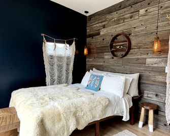 Luxury Design Rental with Breathtaking Mountain Views in Lone Pine, California - Lone Pine - Schlafzimmer